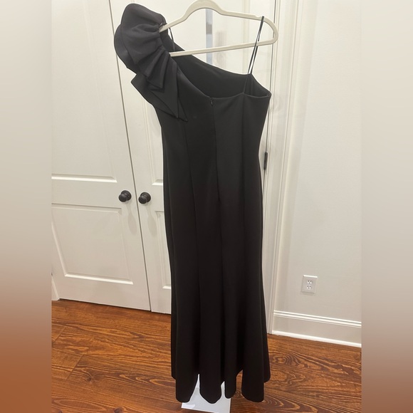 Betsy & Adam Women’s one shoulder Scuba Crepe Gown - Picture 7 of 10